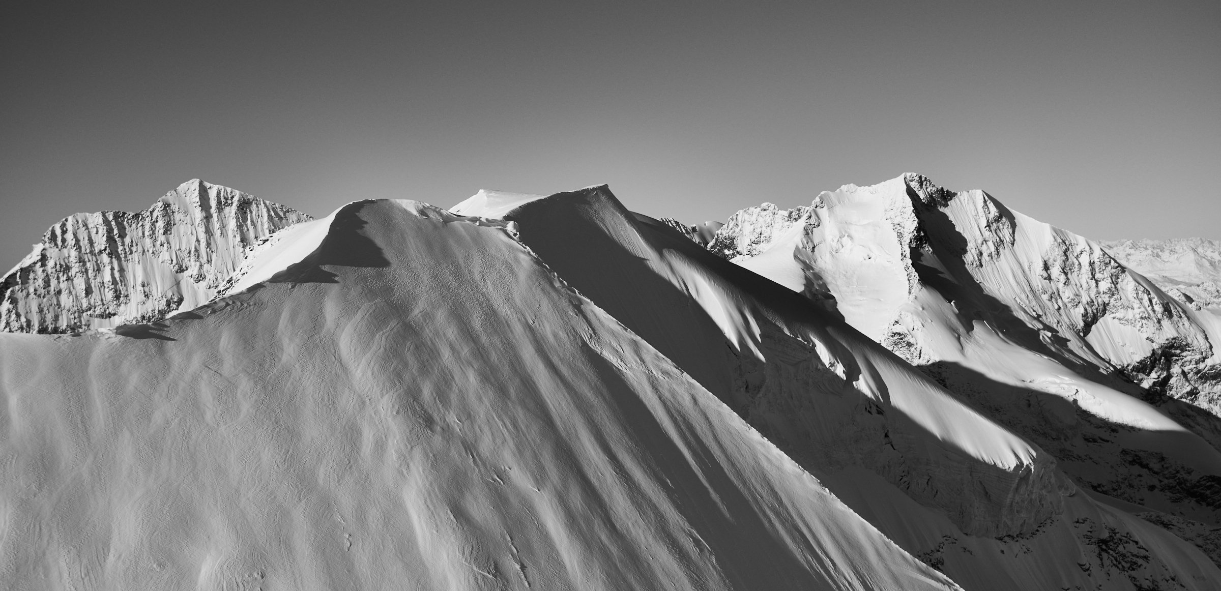 Piz Palü in den Schweizer Alpen mit dem Piz Argient auf der linken und dem Piz Bernina auf der rechten Seite - Engiadin bei St. Moritz fotografiert von Jürg Kaufmann