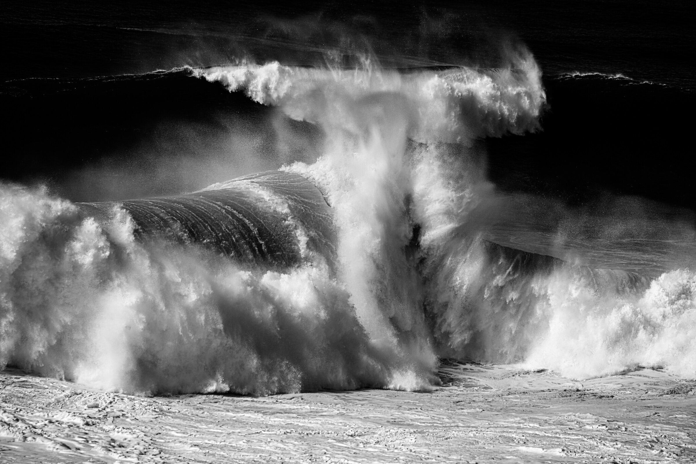  Nazare Big Waves Fine Art Foto von Jürg Kaufmann 