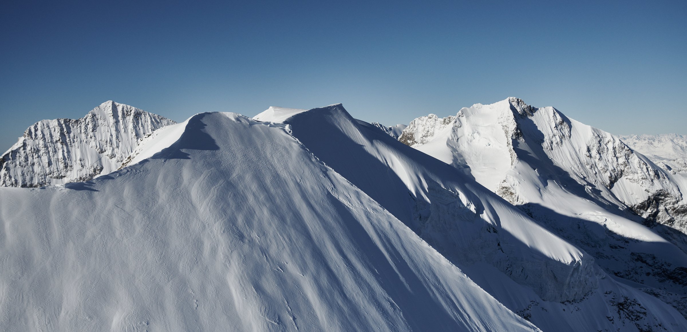 Piz Palü in den Schweizer Alpen mit dem Piz Argient auf der linken und dem Piz Bernina auf der rechten Seite - Engiadin bei St. Moritz fotografiert von Jürg Kaufmann