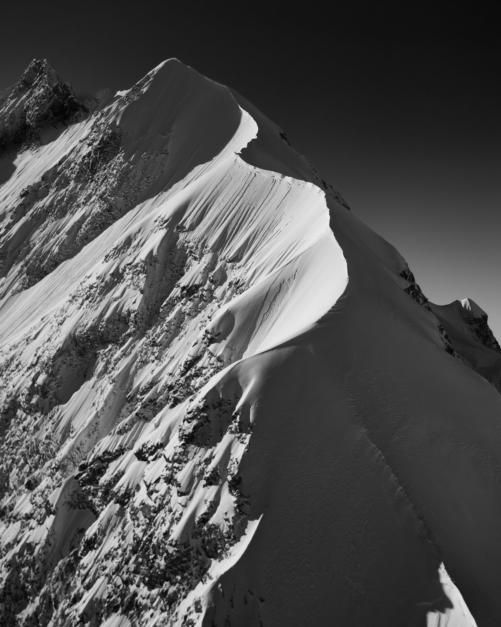 Piz Bernina und der Biancograt in den Schweizer Alpen - Engiadin bei St. Moritz fotografiert von Jürg Kaufmann