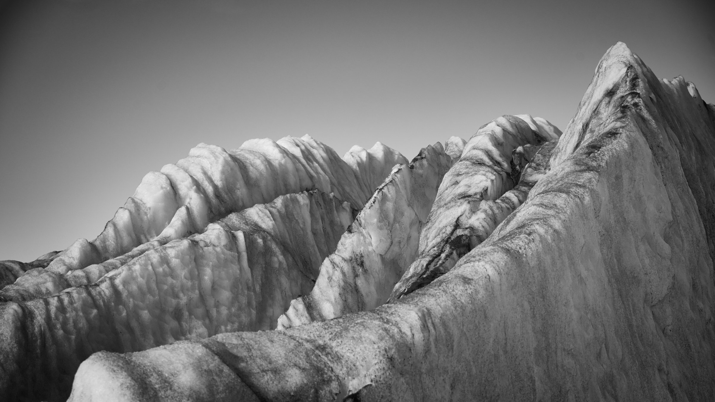Aletschgletscher-Eisskulpturen, fotografiert vom Schweizer Fine art Fotografen Jürg Kaufmann während der zahlreichen Expeditionen auf den Gletschern in den Schweizer Alpen.