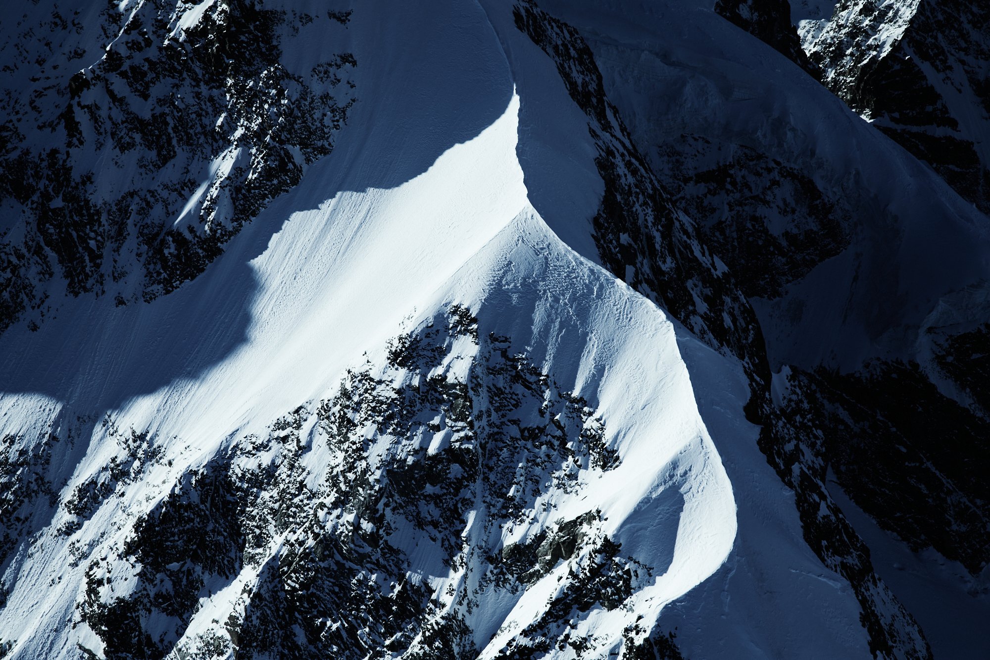 Piz Bernina und der Biancograt in den Schweizer Alpen - Engiadin bei St. Moritz fotografiert von Jürg Kaufmann