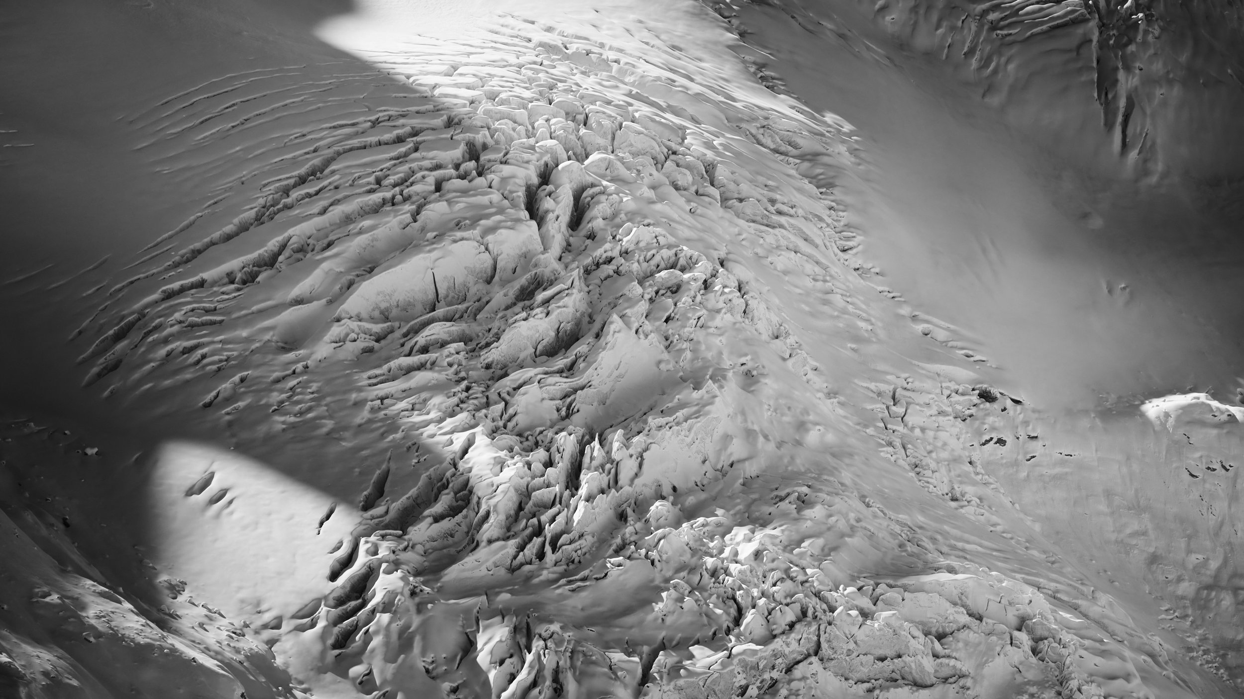 Engadin, Bernina, Tschierva & Rosegg Gletschereisskulpturen, fotografiert vom Schweizer Fine art Fotografen Jürg Kaufmann während der zahlreichen Expeditionen auf den Gletschern in den Schweizer Alpen.