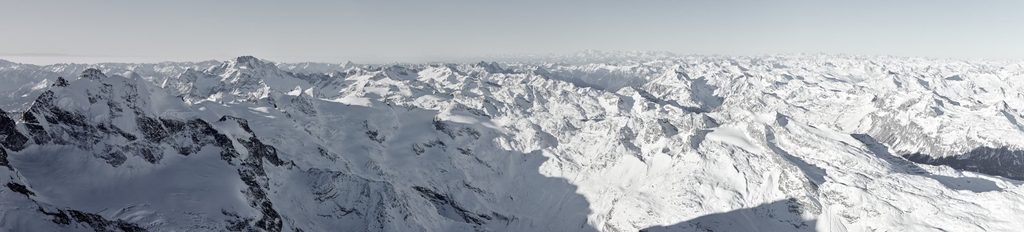 Panoramablick vom Gipfel des Piz Bernina