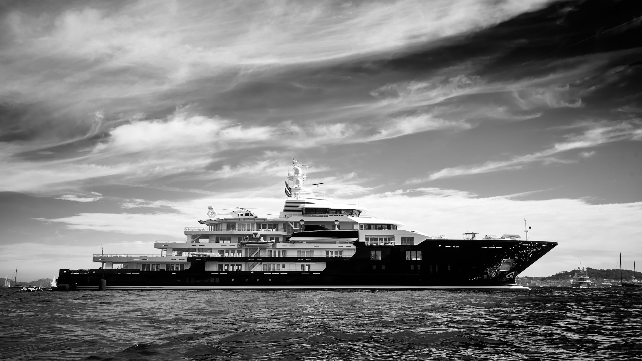 Ultra-Luxus-Yacht Ulysses, Bild von Kleven, Fotograf Jürg Kaufmann in Saint Tropez