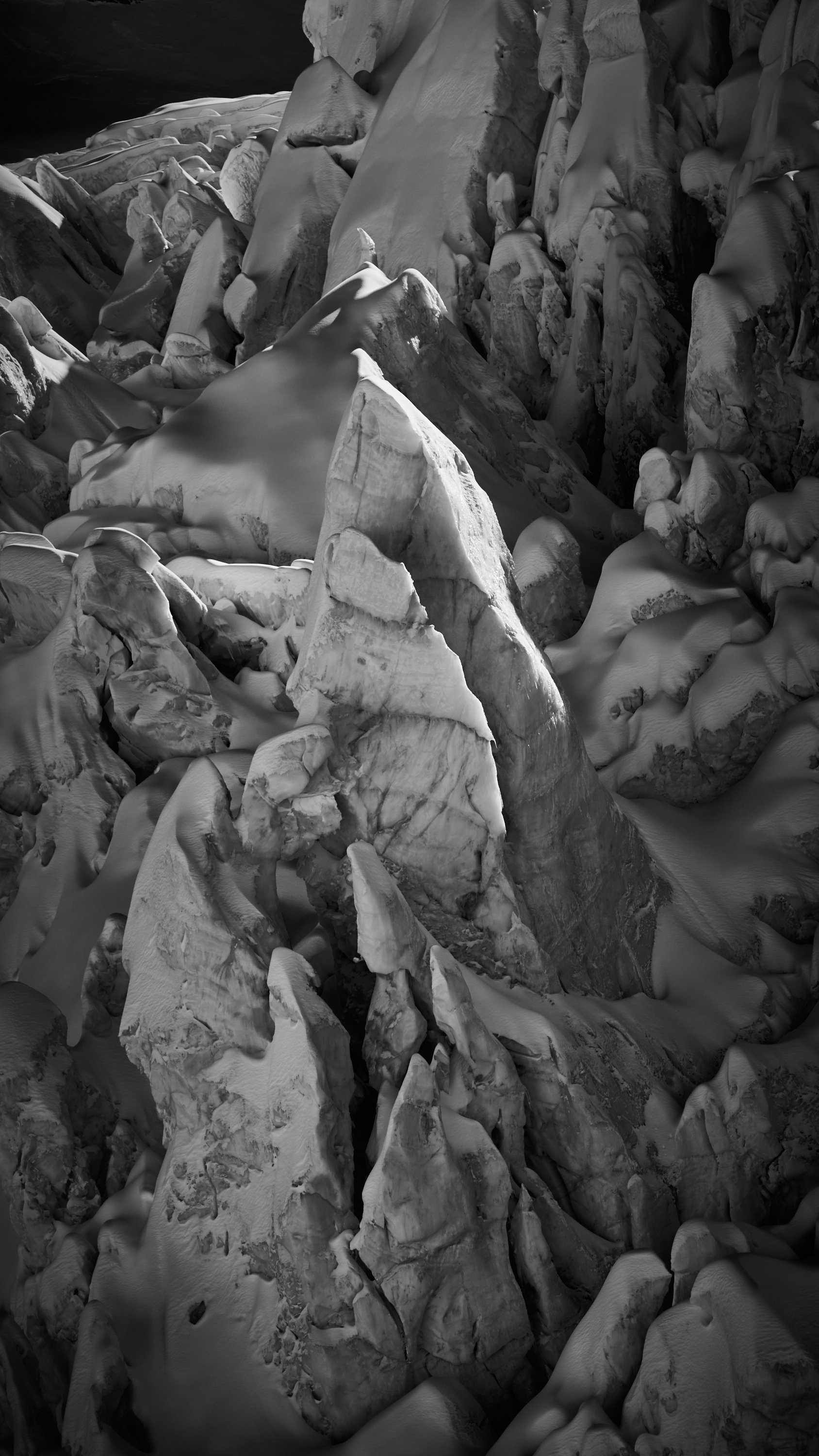 Engadin, Bernina, Tschierva & Rosegg Gletschereisskulpturen, fotografiert vom Schweizer Fine art Fotografen Jürg Kaufmann während der zahlreichen Expeditionen auf den Gletschern in den Schweizer Alpen.