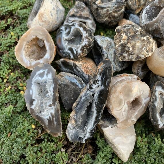 Agate Raw Geodes (0.75-1.50 Inch - AA Grade - 32-48 Pieces Per Pound) Ethically Sourced from Brazil - Beyond Bohemian