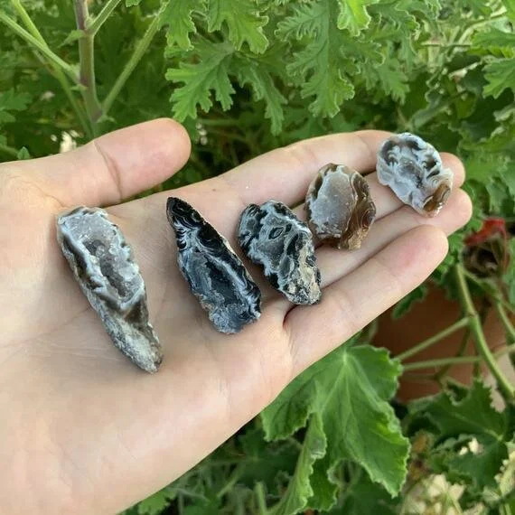 Agate Raw Geodes (0.75-1.50 Inch - AA Grade - 32-48 Pieces Per Pound) Ethically Sourced from Brazil - Beyond Bohemian