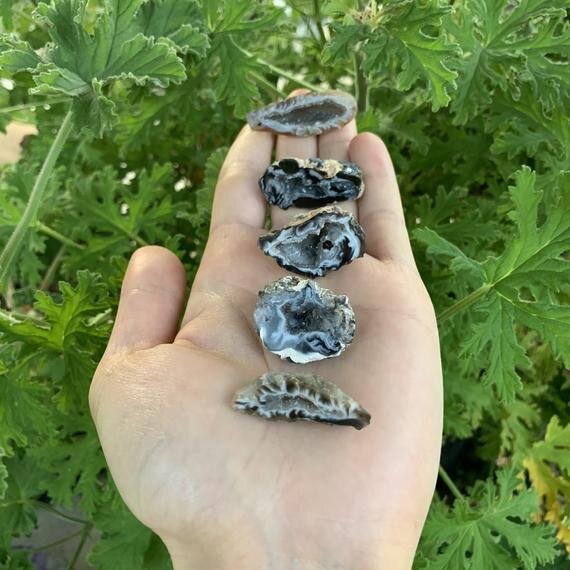 Agate Raw Geodes (0.75-1.50 Inch - AA Grade - 32-48 Pieces Per Pound) Ethically Sourced from Brazil - Beyond Bohemian