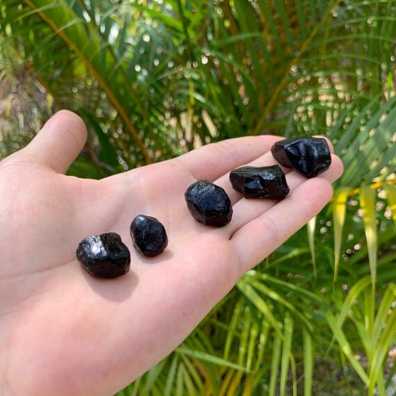 Apache Tear Raw Stones (0.50-1.50 Inch - AA Grade - 48-80 Pieces Per Pound) Ethically Sourced from Arizona - Beyond Bohemian