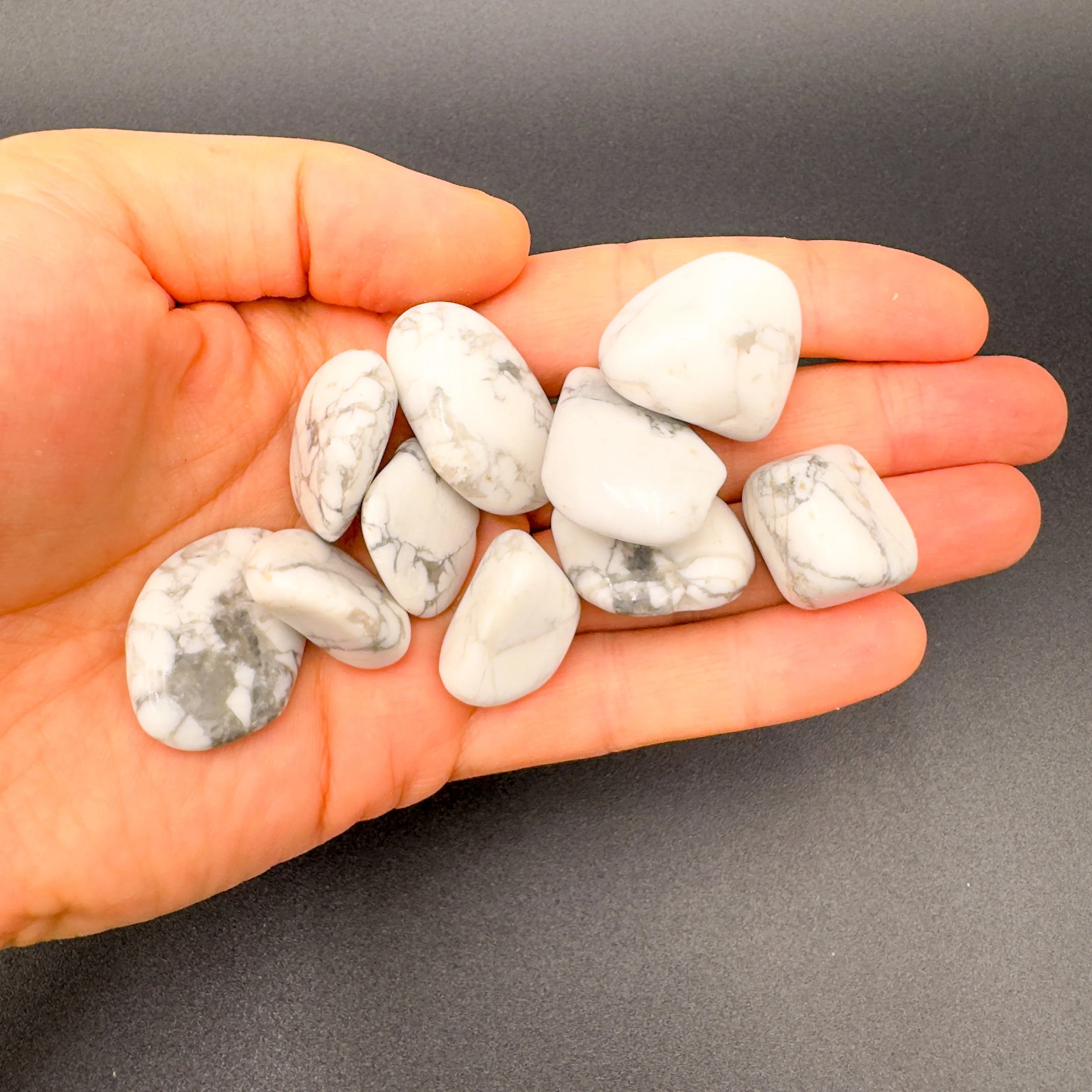Wholesale Howlite Tumbled Stones 7871.jpg