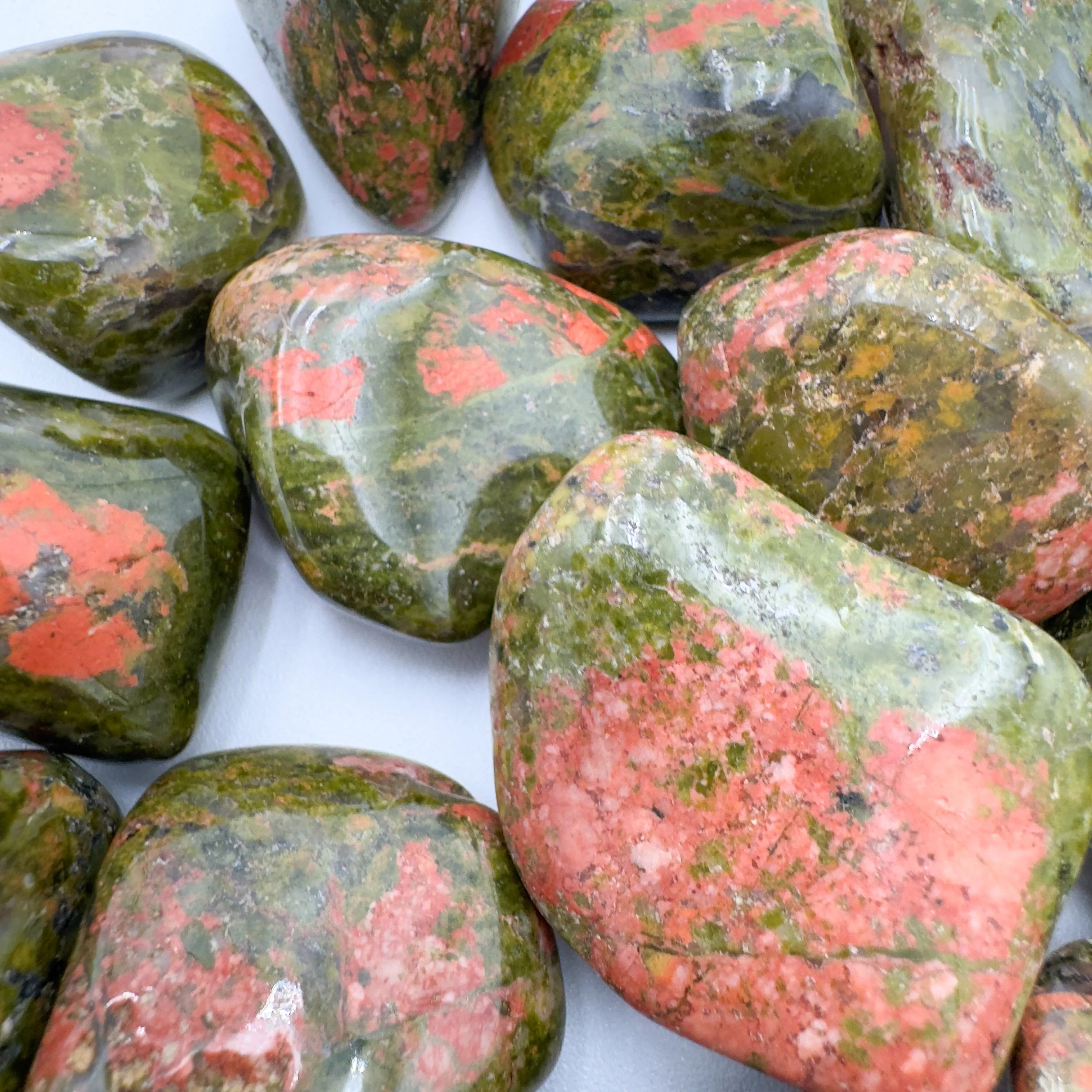 Wholesale Unakite Tumbled Stones 7850.jpg