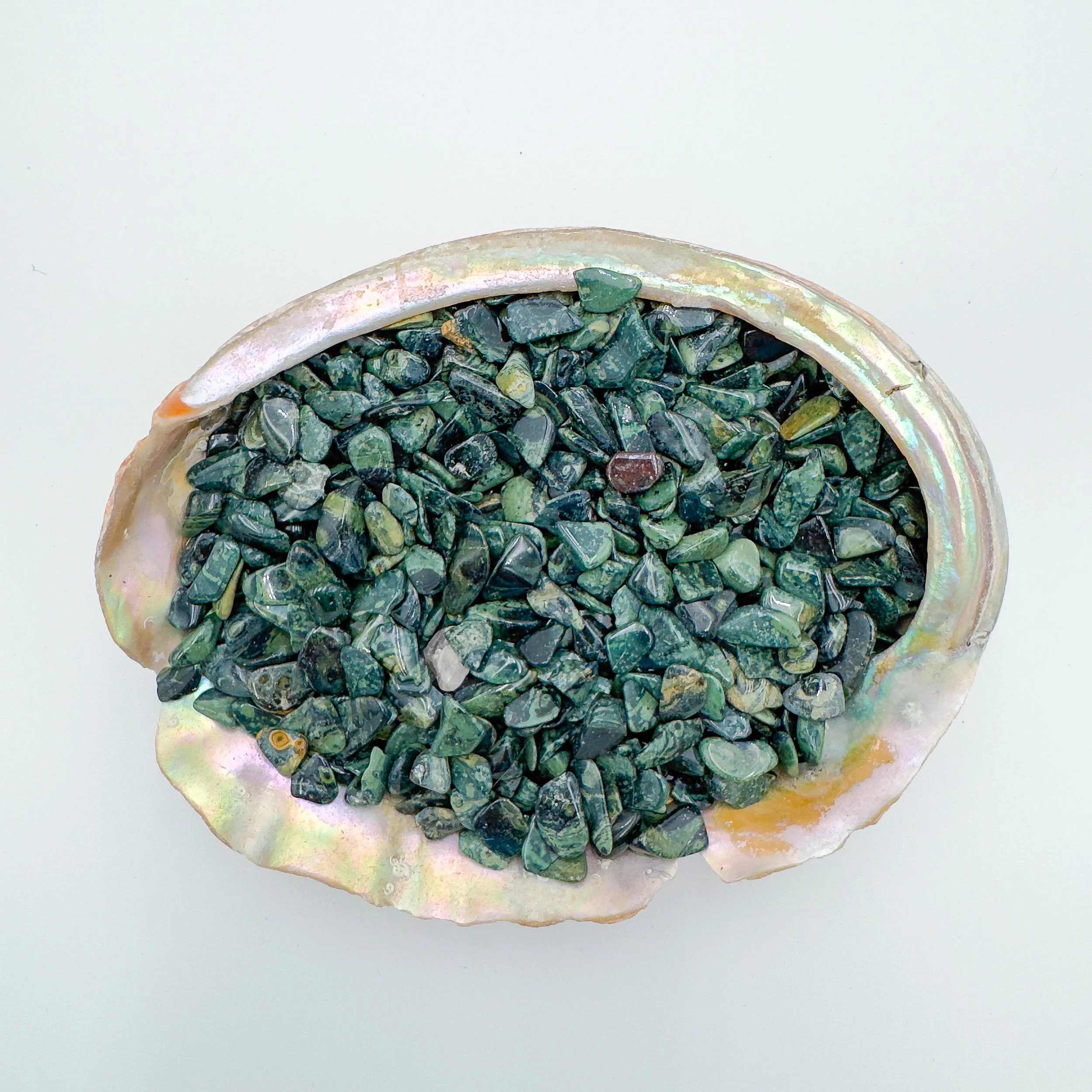 Bulk Kambaba Jasper crystal chips – polished tumbled green and black gemstone pieces for crafts, décor, jewelry making, and healing energy work.