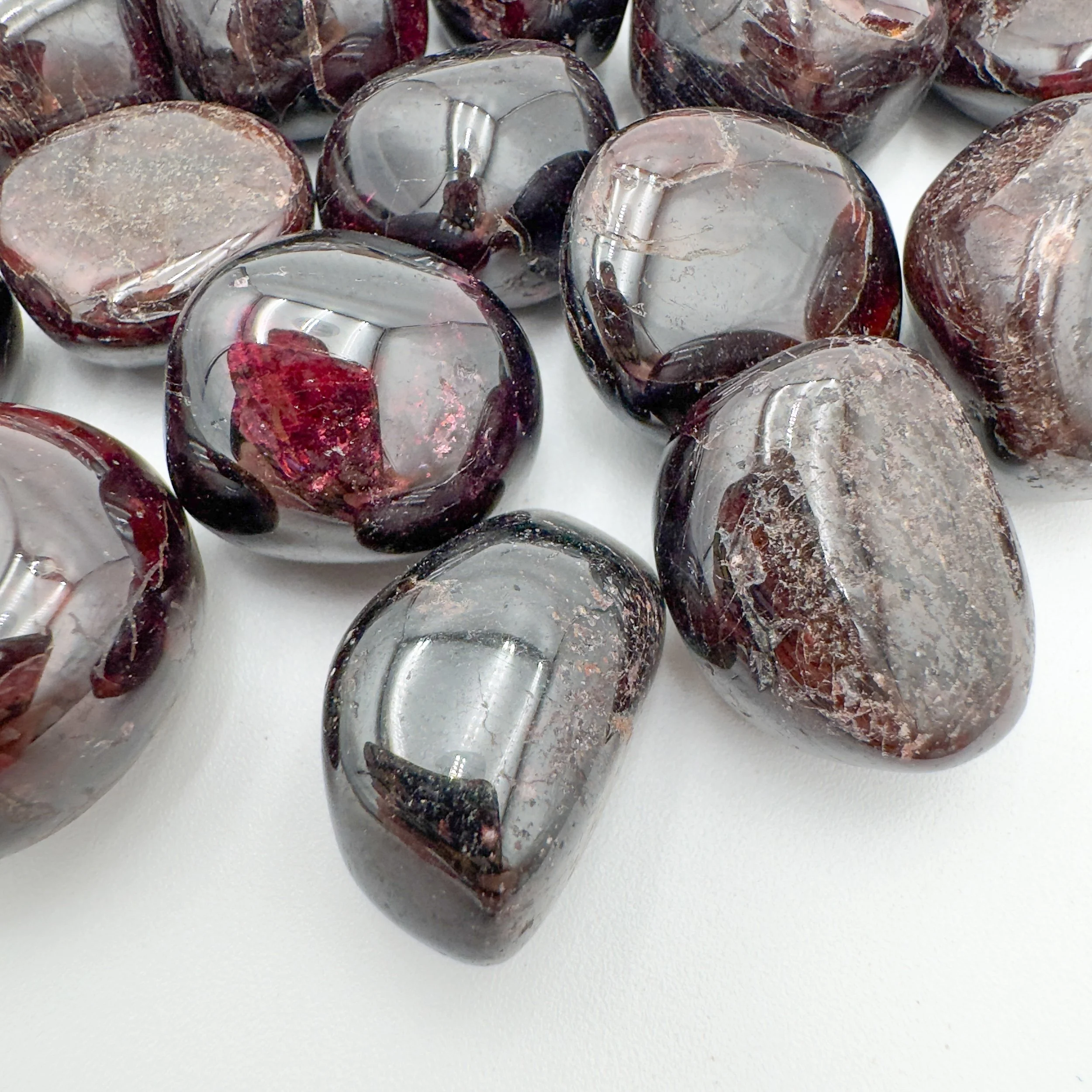 Wholesale Garnet Tumbled Stones 8005.jpg