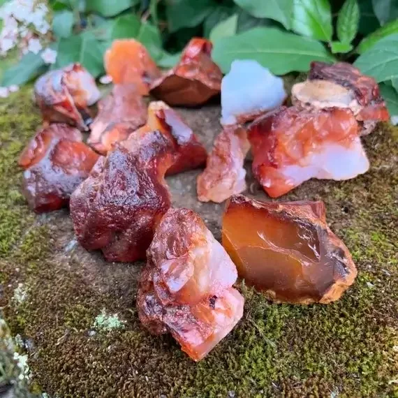 Natural raw carnelian crystals for metaphysical healing use