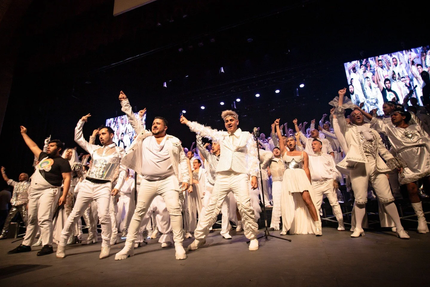 We are so excited to work with Mexico City Gay Chorus for our upcoming show, Mi Familia on September 20th. This amazing group of performers is going to light up the stage! Don’t miss it: pchtx.co/mifamilia (link in bio)
#pridechorus #pridechor