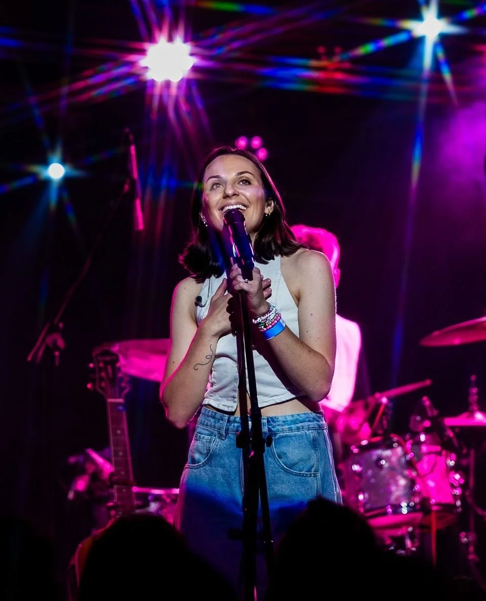 Meet guest artist Marielle Kraft! @mariellekraft writes the kind of indie pop that feels like a late-night FaceTime with your best friend &mdash; honest, infectious, and deeply relatable. A self-taught singer/songwriter now based in Nashville, Kraft 