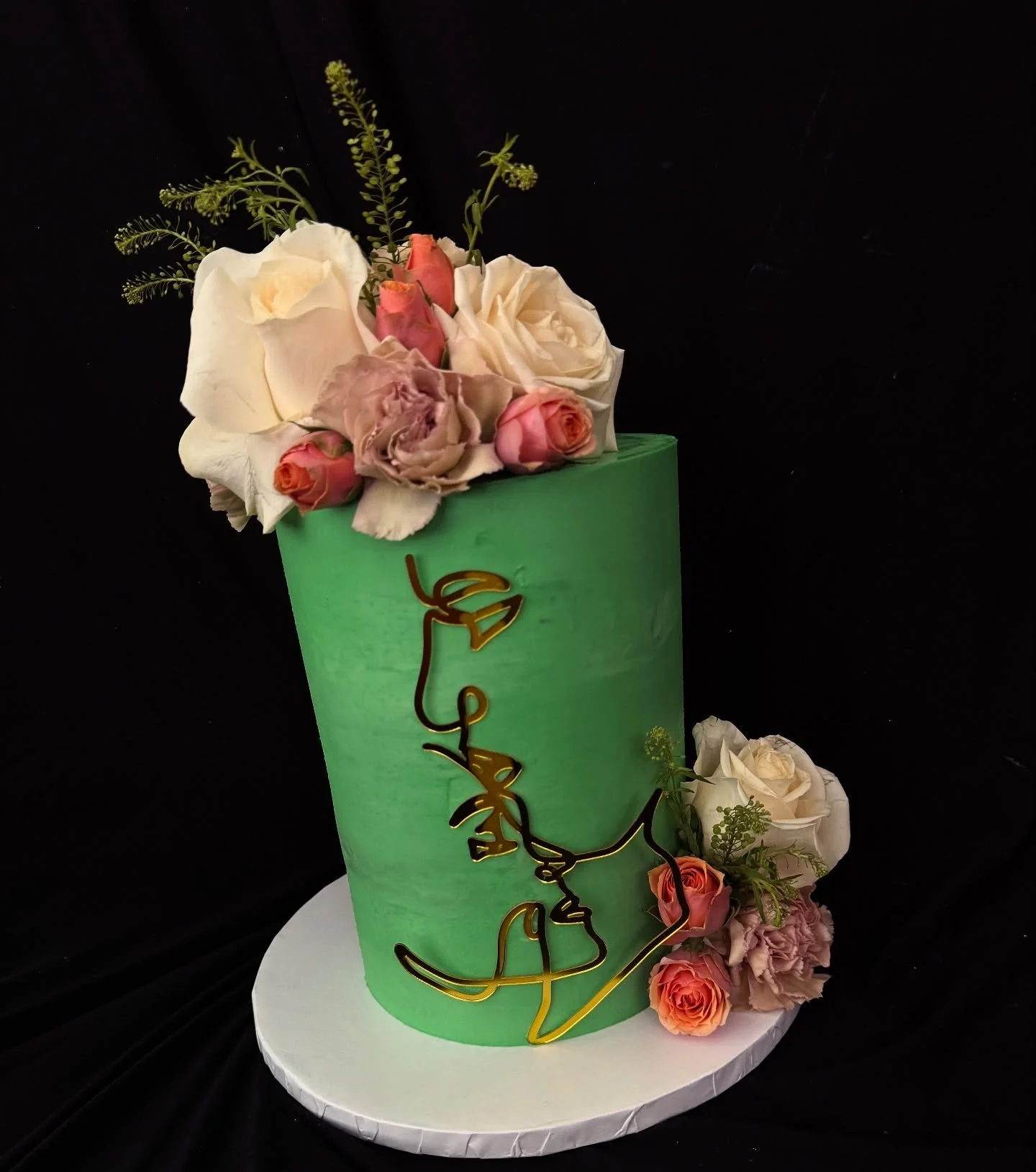 One of my favorite clients asked for a cake to celebrate her late husband’s birthday and their 47th wedding anniversary. During our conversation, she casually mentioned that her husband’s best man was Muhammad Ali. Seriously?!?!?? Thee Gr