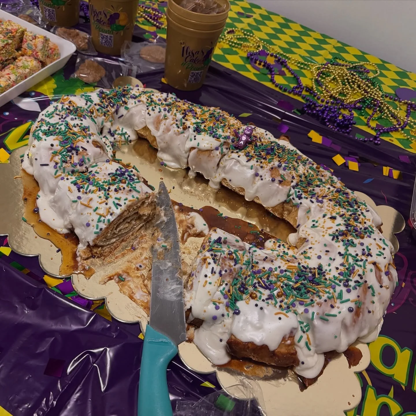 ⚜️💜💚💛👑

Elisa&rsquo;s Cake by the Pound
Custom Cakes &amp; Dessert Catering
www.elisascakebythepound.com

#CustomCakesChicago #chicagobakery #cakesofinstagram #dessertcatering #CorporateCateringChicago BlackOwnedBakery WomanOwnedBusiness SupportS