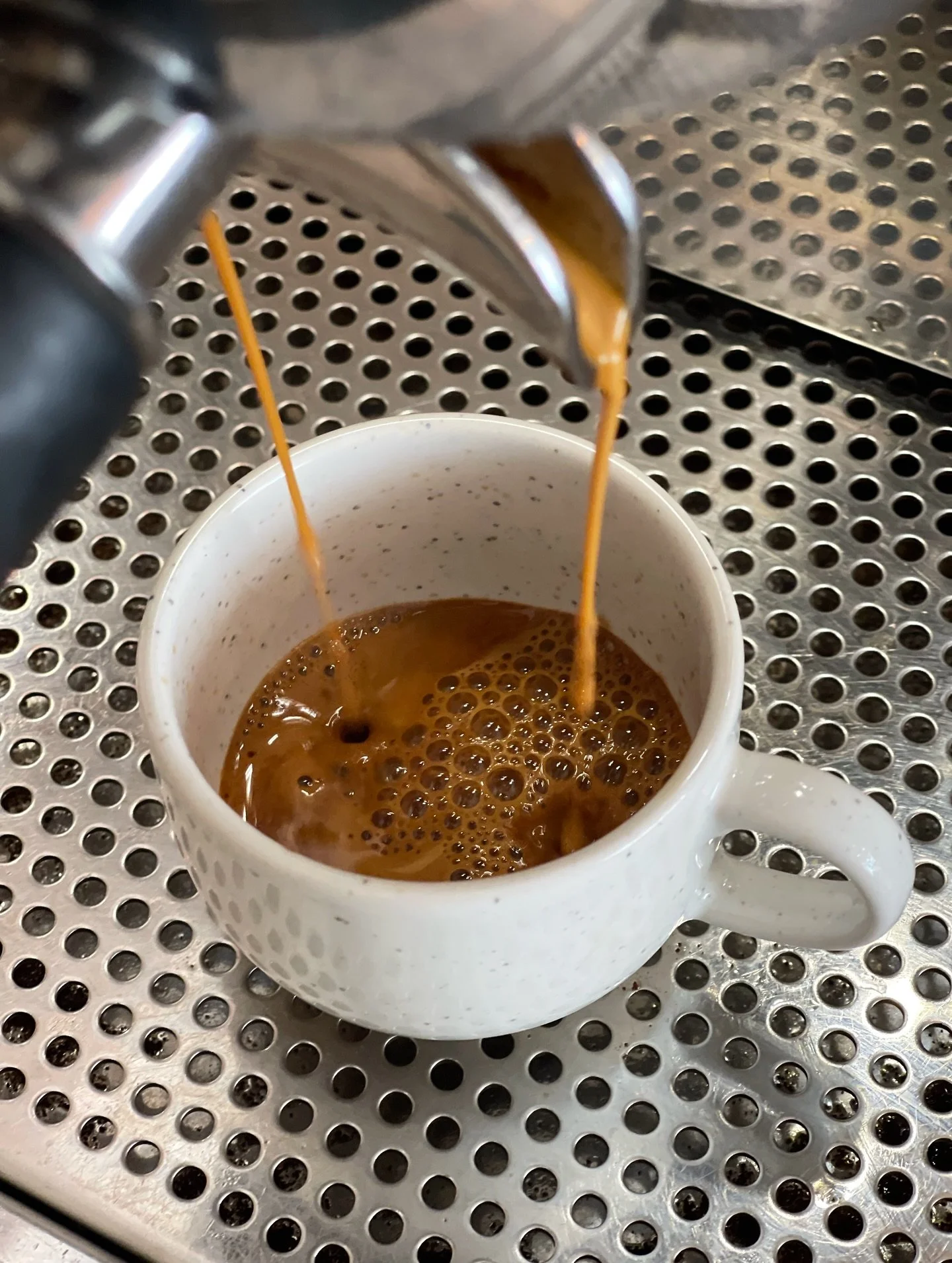 🆕 New Coffee 🆕

Bukyabo - Uganda - Washed 

This expressive Ugandan espresso is a perfect balance of rich milk chocolate, raspberry brightness, and smooth praline sweetness. 

Available in the hopper and on retail to take home 👌

#specialitycoffee