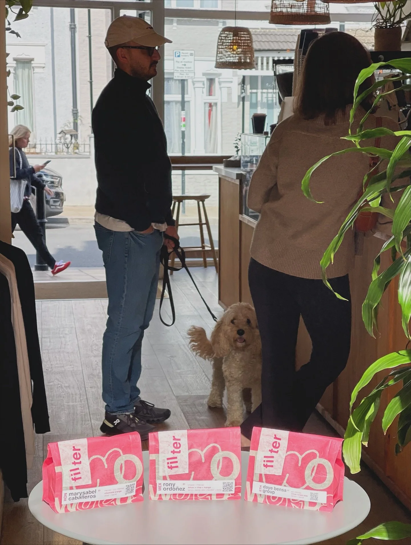 Our September guest filter @twowordscoffee is proving incredibly popular with the regulars 👀

Still a few bags of each available on our shelves! 

Honduras - Natural - Chocolate, Marmalade 🍫🍊

Mexico - Honey - Lemon, Lime, Mango 🍋🍋&zwj;🟩🥭

Eth