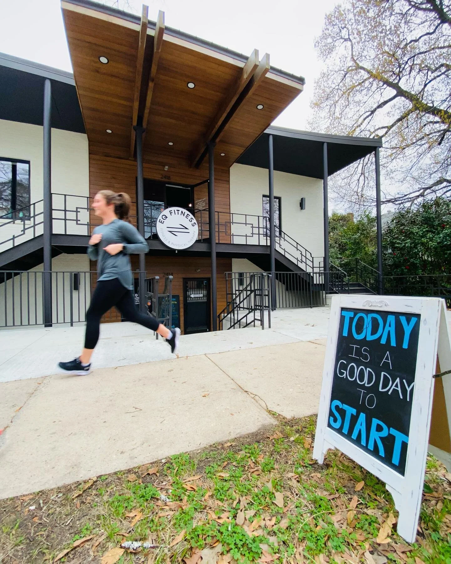 We&rsquo;ve got an awesome line up this week ⬇️⬇️⬇️

Mon- Cardio Circuit 💦 
Tues- Lower Body 🦵 
Wed- Partner Core 👯&zwj;♀️
Thur- Upper Body 💪 
Fri- Run, Row, Ropes 🏃&zwj;♂️
Sat- Partner Full Body 🏋️&zwj;♂️

⭐️ Visit the link in our bio to sign 