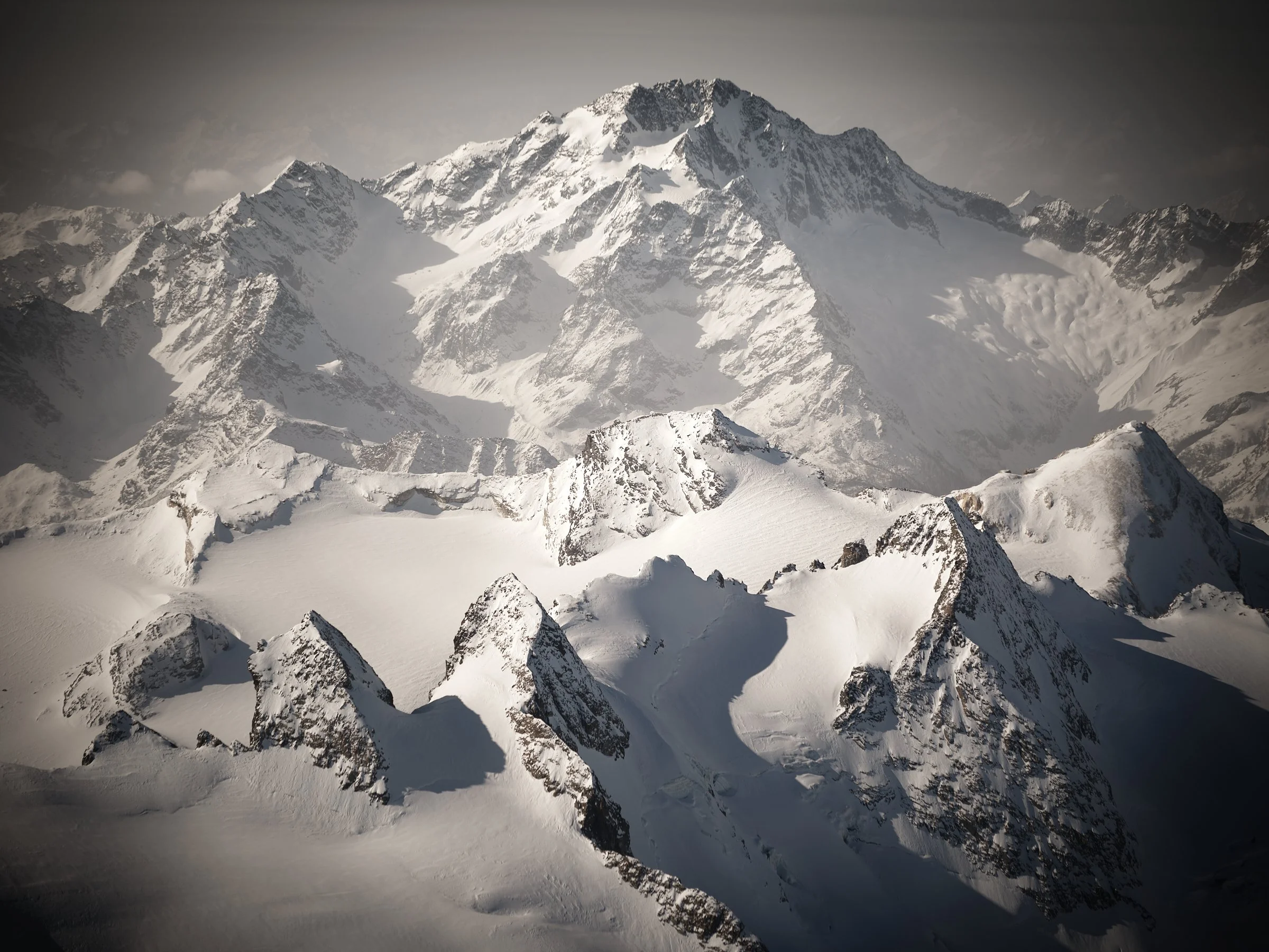 Wenn die Sahara die Alpen erreicht: Wie mikroskopische Partikel Gletschereis zum Schmelzen bringen