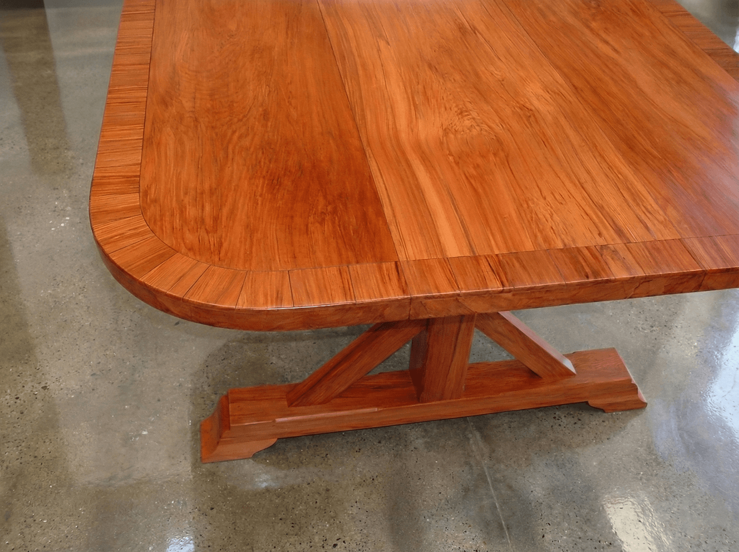 d-end-rimu-bespoke-dining-table-top.png