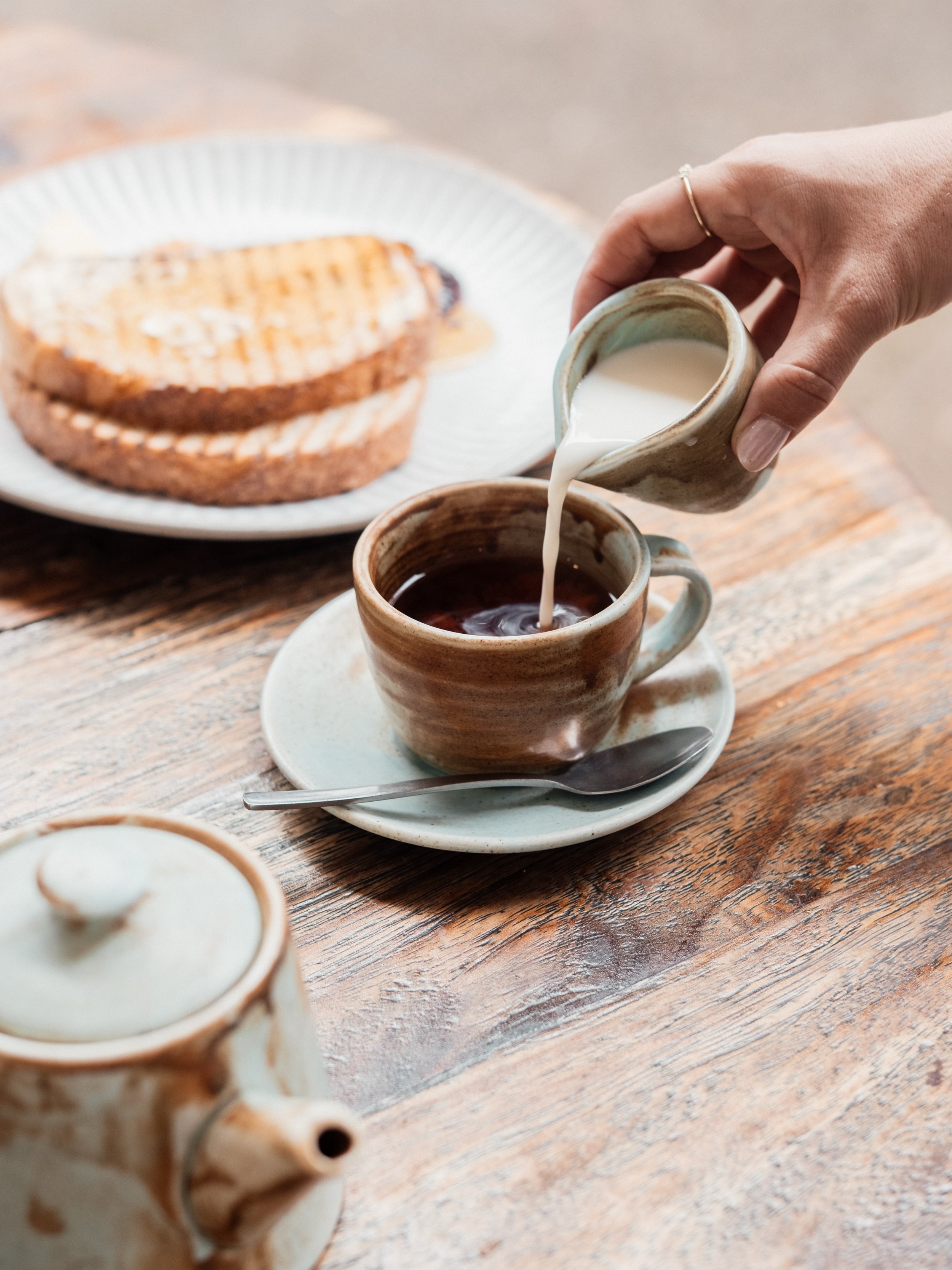 A bit of tea and toast to top off the morning 💫

Sourdough Toast served with native honey and @cuttawaycreek jams and marmalade w. butter. 

Alongside our @loveteaofficial selection, who partners directly with growers around the world to create
orga