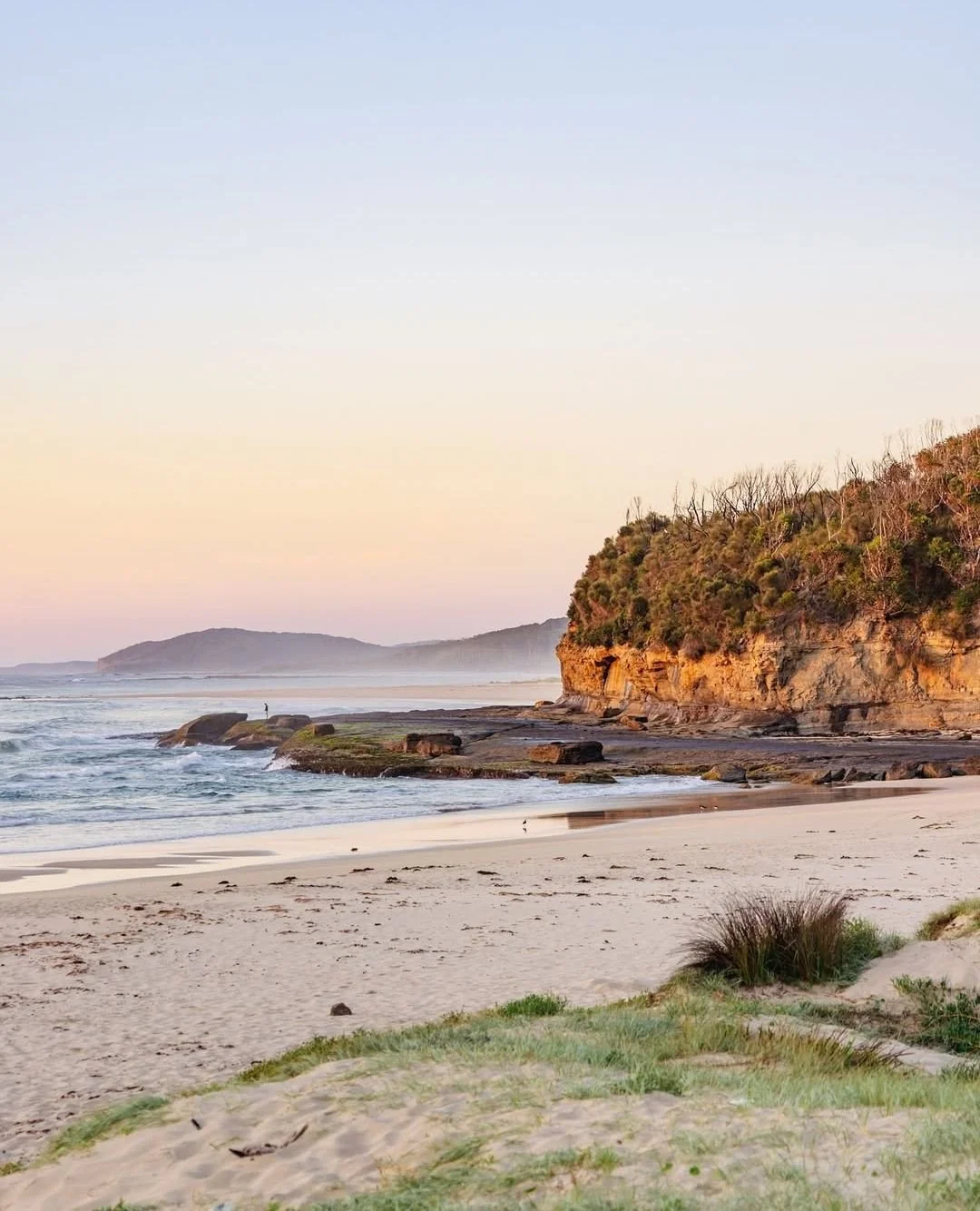Pretty Beach, Murramarang - one of our South Coast favourites 💙 The colours, the rocks, the birdlife, she’s a real beauty.
With the days getting warmer, it’s the perfect time to head south. Make a day of it, our pub's waiting for you