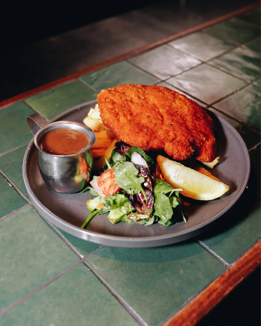 Stuck on lunch or dinner? We&rsquo;ve got ya covered. Our weekly specials run Mon to Thurs, hearty feeds with a house drink to match 🍻 Next time you&rsquo;re stuck midweek, pop in and sort yourself out 👌