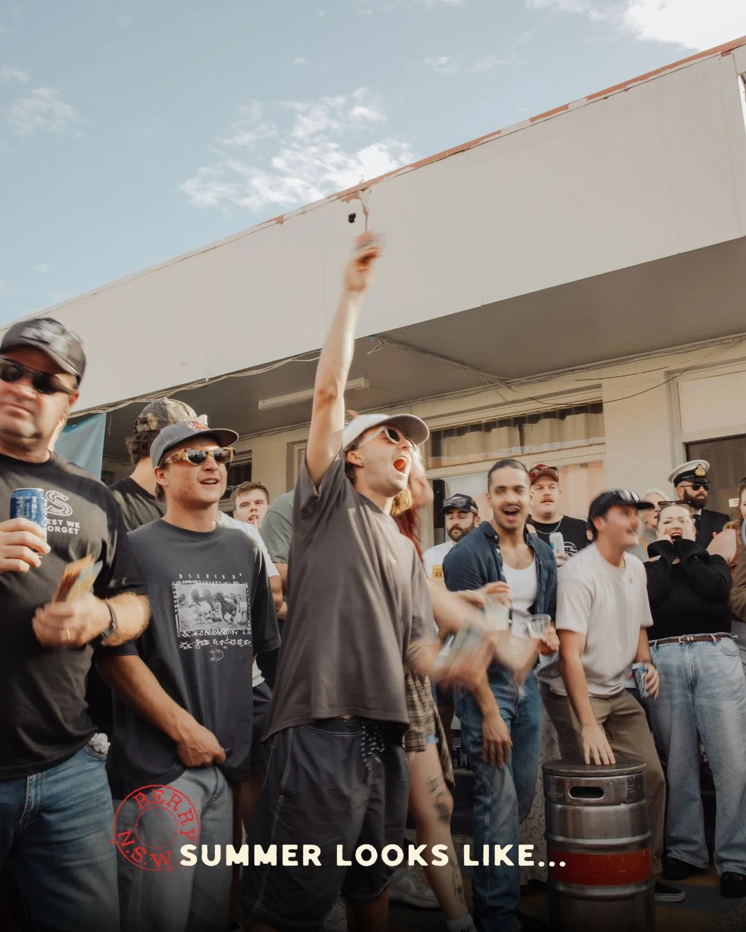 This is what summer at The Southern looks like; schooeys flowing, decks buzzing, mates catching up in the sun ☀️ Giving you The Great, and holding space for the good times 🤝