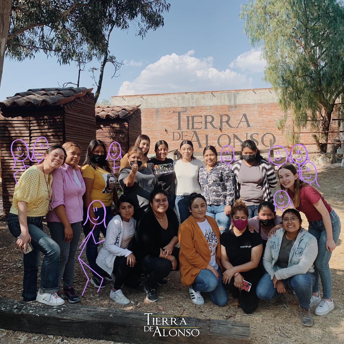 En Tierra de Alonso nos enorgullece poder decir que tenemos un equipo conformado en su mayor&iacute;a por mujeres; desde la administraci&oacute;n hasta practicantes. 

Somos hermanas, primas, hijas, madres, abuelas y amigas. Somos mujeres fuertes, va