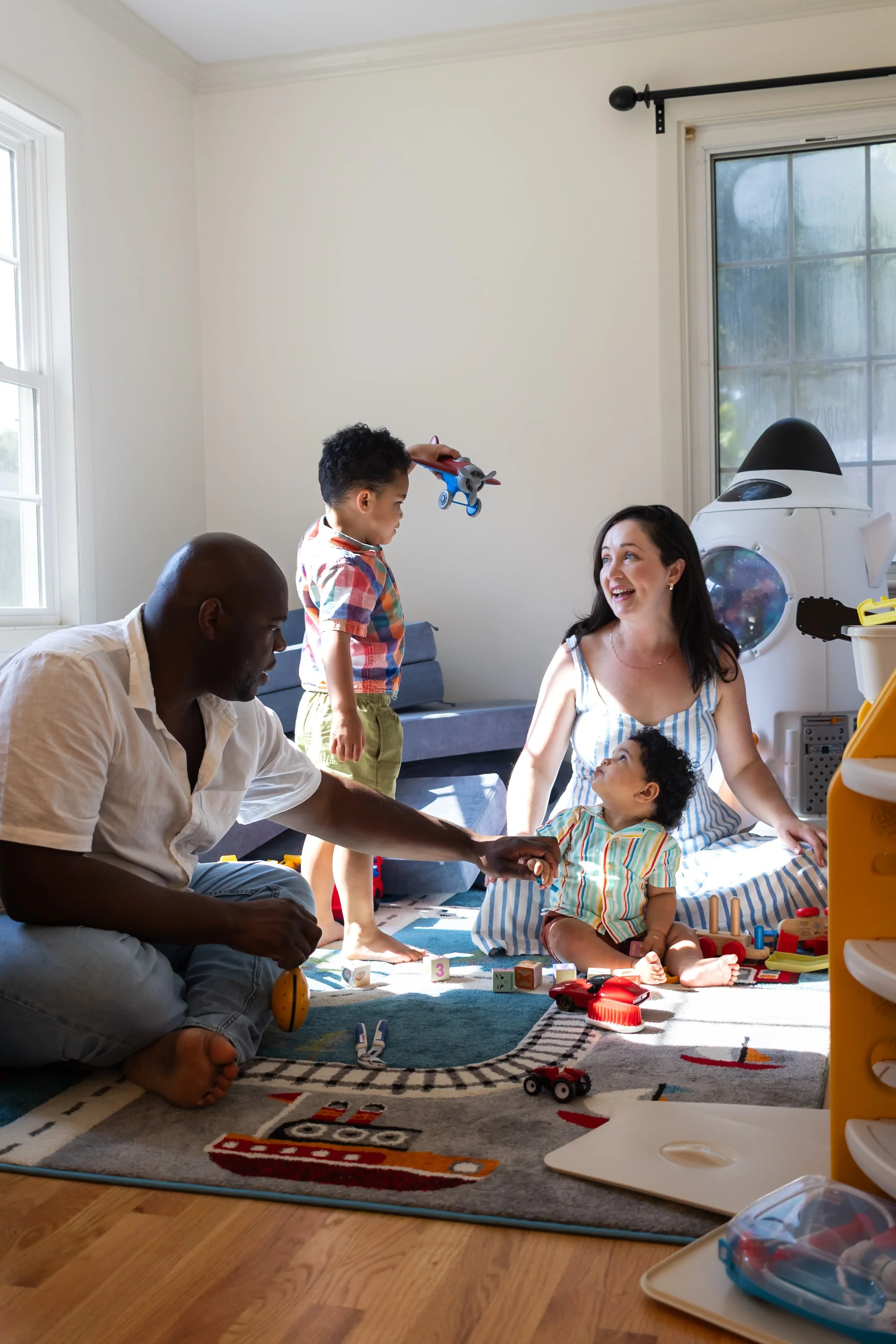 Tips-authentic-family-photos-eat-first.jpg