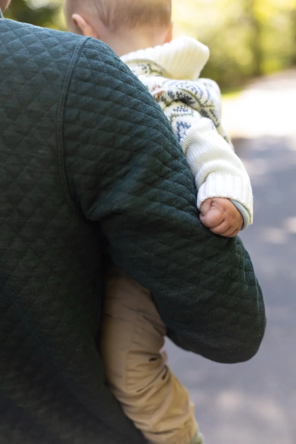Tips-authentic-family-photos-walk-the-dog.jpg