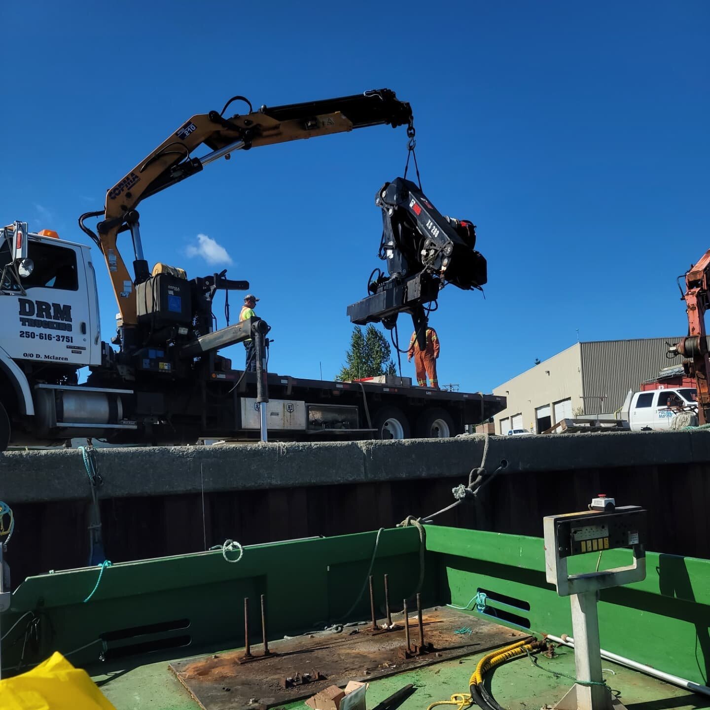 Crane removal from back in august! It's now rebuilt for another few years of work on the ocean! #hiabcrane #drmtrucking