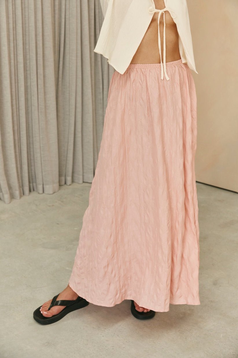2023.09.29_VRGGRL_PINK_FLOATY_SKIRT_328_b0a6249b-73c3-4589-bdcf-4ee4b0a8fc0c.jpg