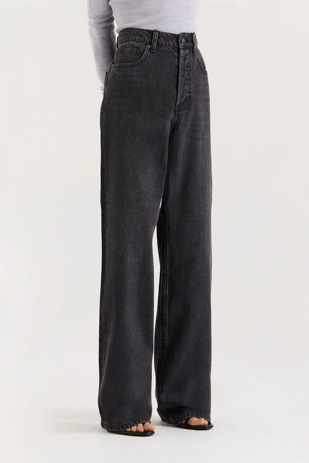 VALENTINA-PETITE-JEAN-BLACK-WASH_407_034c4ac2-0bce-4dac-b576-1a96a4f58888_1440x.webp