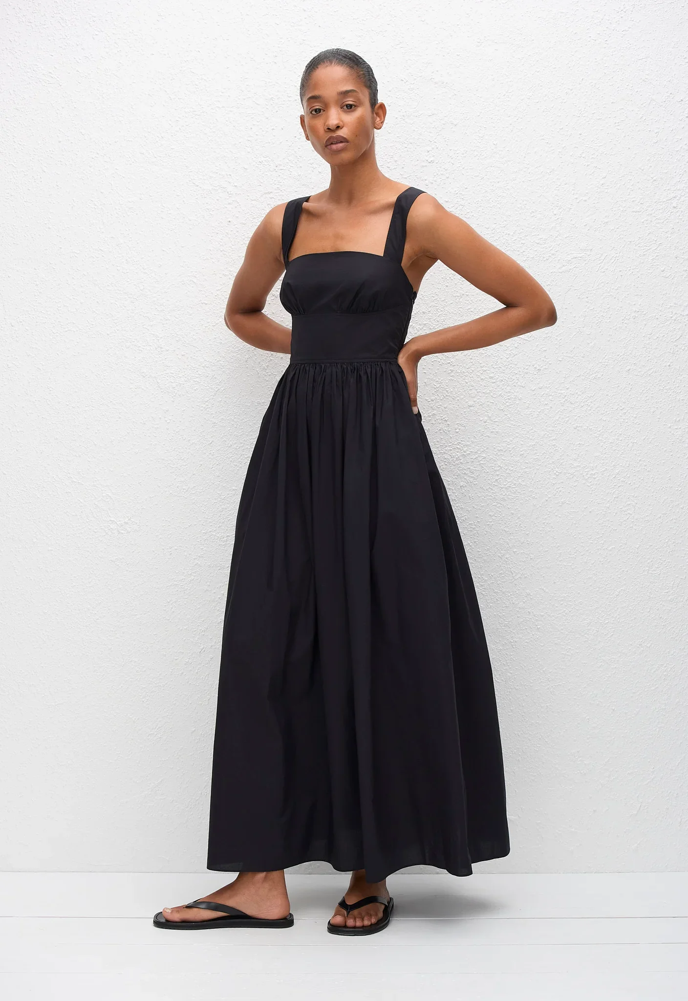 CBMDR-PL_BLACK_CROSSBACKMIDIDRESS_MODELDay03_Marianne15126_1440x.webp