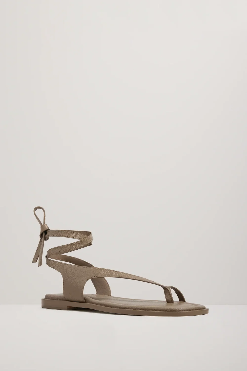 S21-Heidi_Sandal_Caribou_Pebble-angle.webp