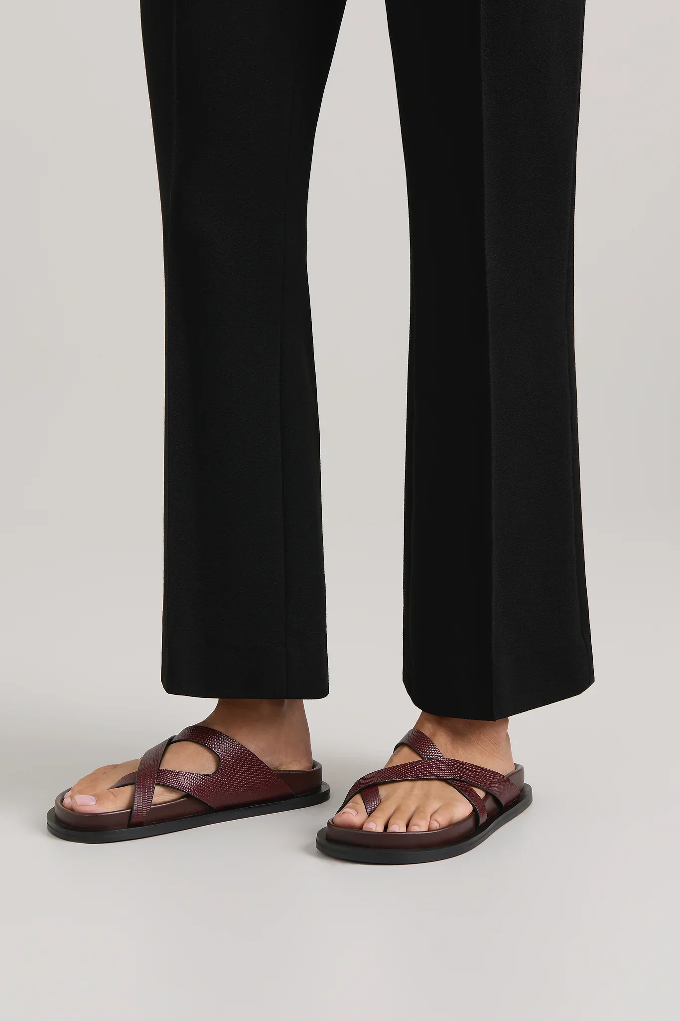 The Flat Sandals To Wear All Season