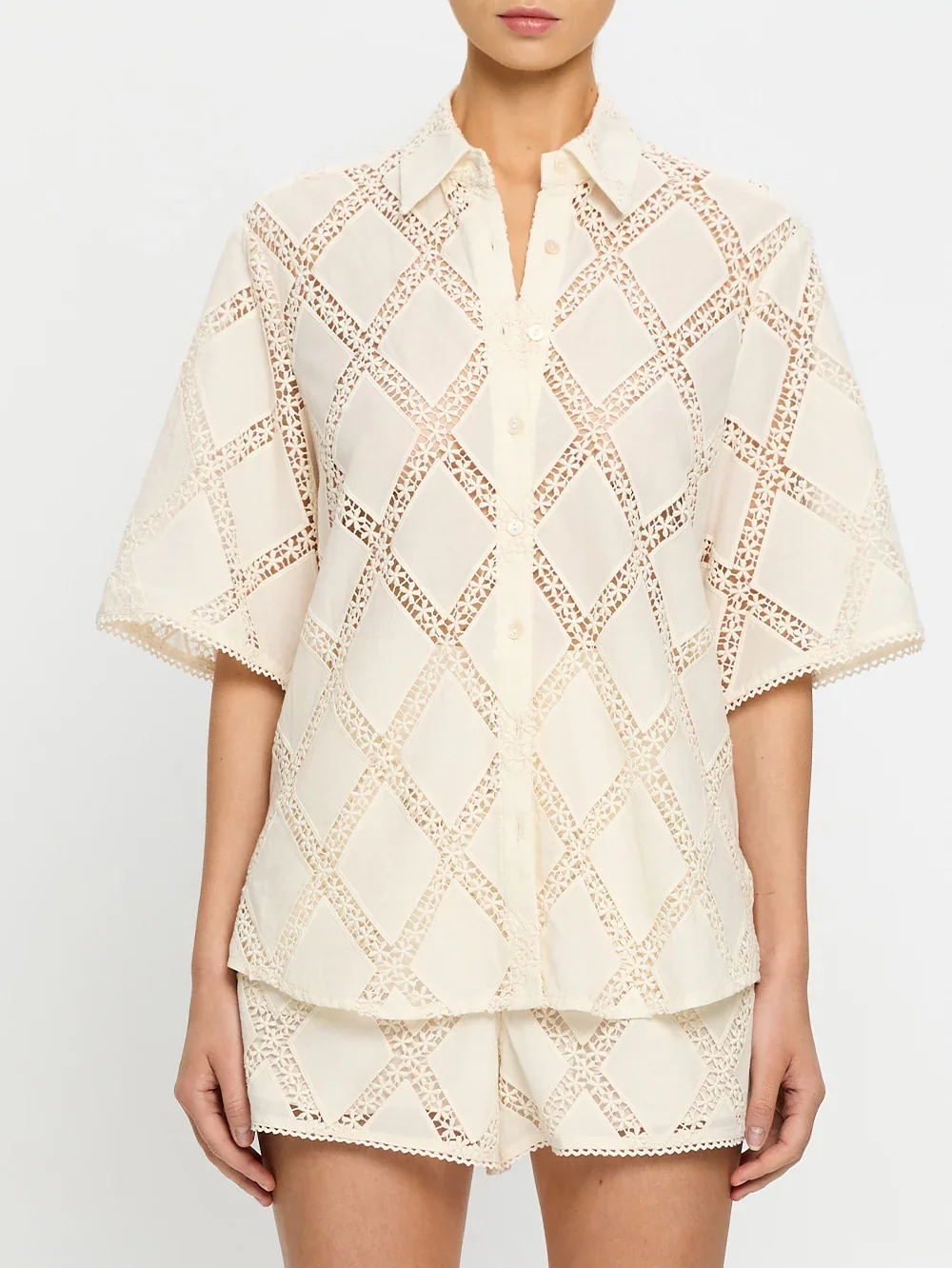 Izzy-Shirt-Cream-05.webp