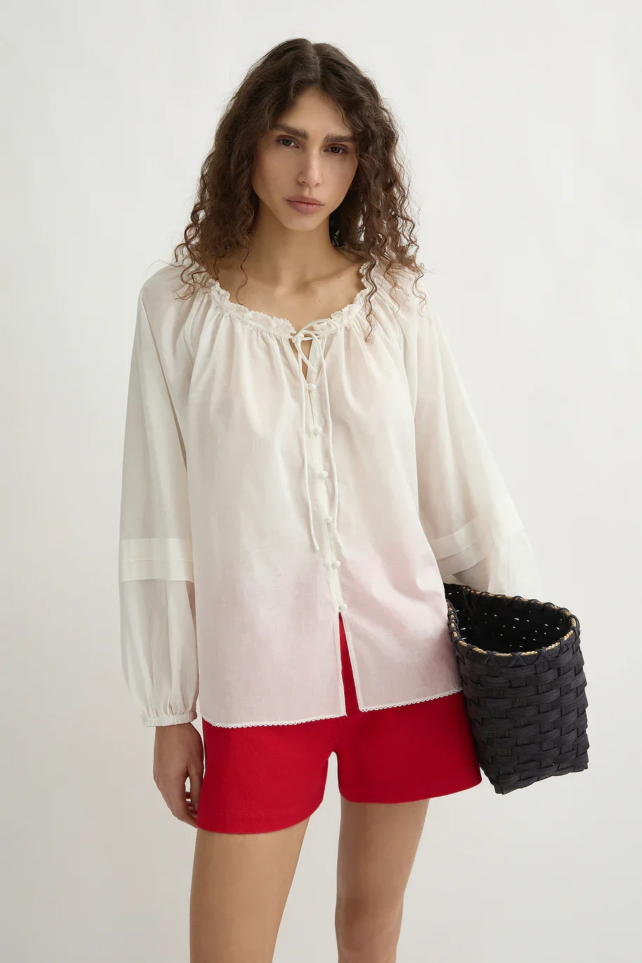 S7-POSSE_PEARL-BLOUSE_PEARL-25570-Posse-1507_1120x.webp