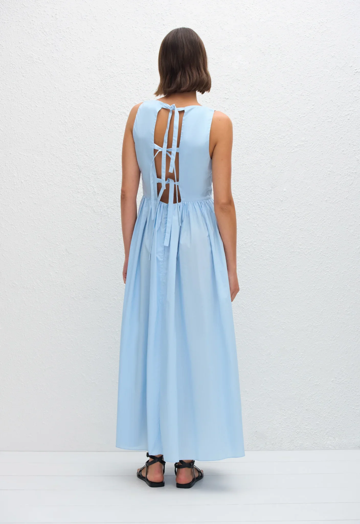 TIMDR_SKY_TIEBLACKMIDIDRESS_MODELDay01_Alida1301_1440x.webp