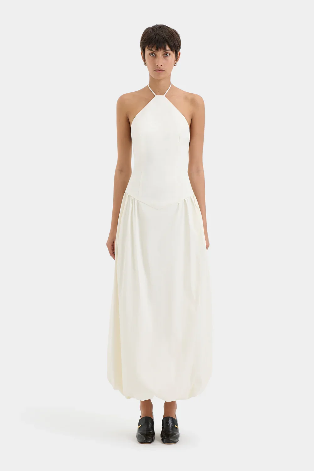 S26-SIR125-2010_ZARIATIE_MIDI_DRESS_IVORY-24655-Sir_The_Label-D1-0553.webp