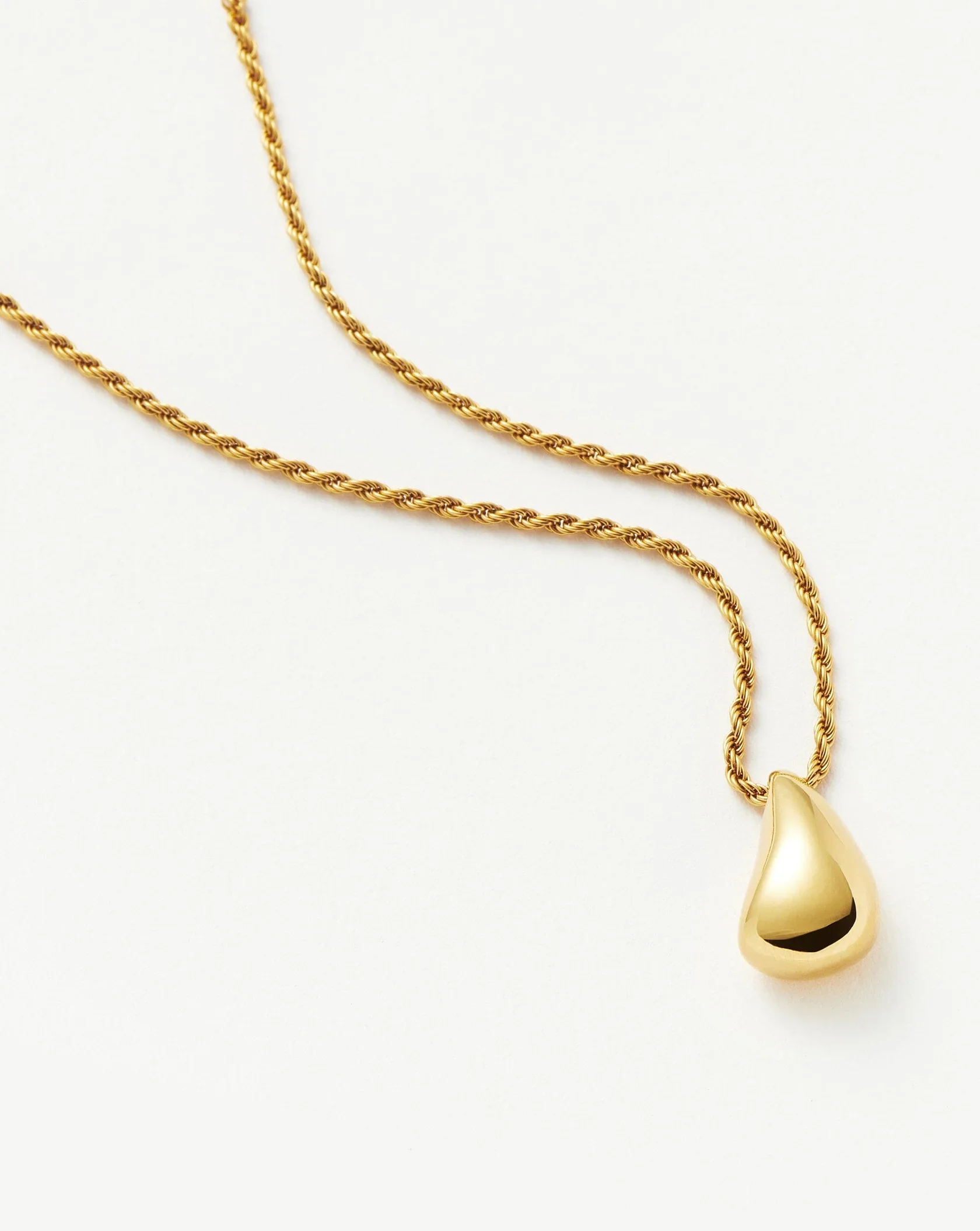 savi-sculptural-droplet-pendant-necklace-18ct-gold-plated-vermeil-necklaces-missoma-807908.webp