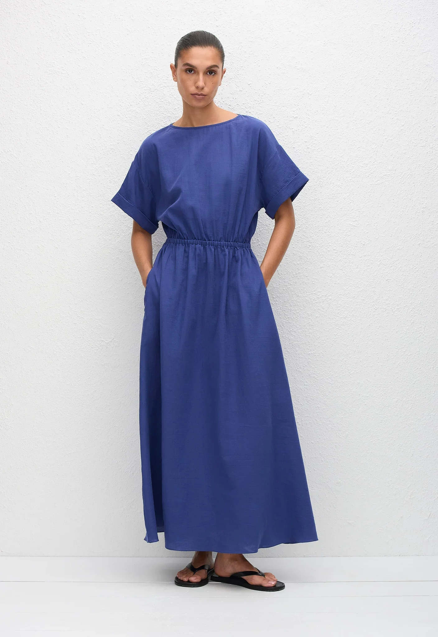 RTMDR_LAPIS_RELAXEDTEEMIDIDRESS_MODELDay04_Cristina16360_1440x.webp