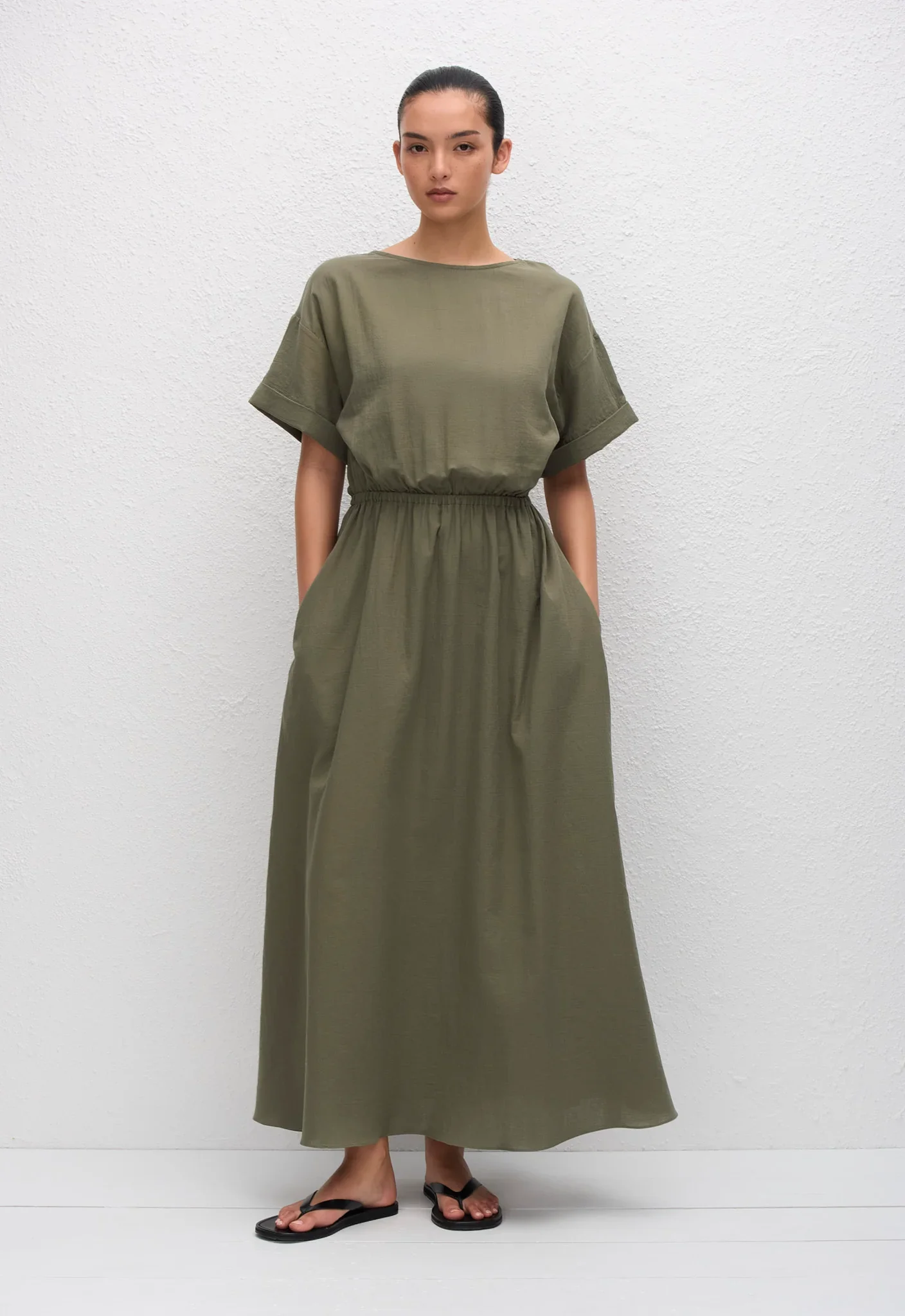 RTMDR_KHAKI_RELAXEDTEEMIDIDRESS_MODELDay02_Tari10658_1440x.webp