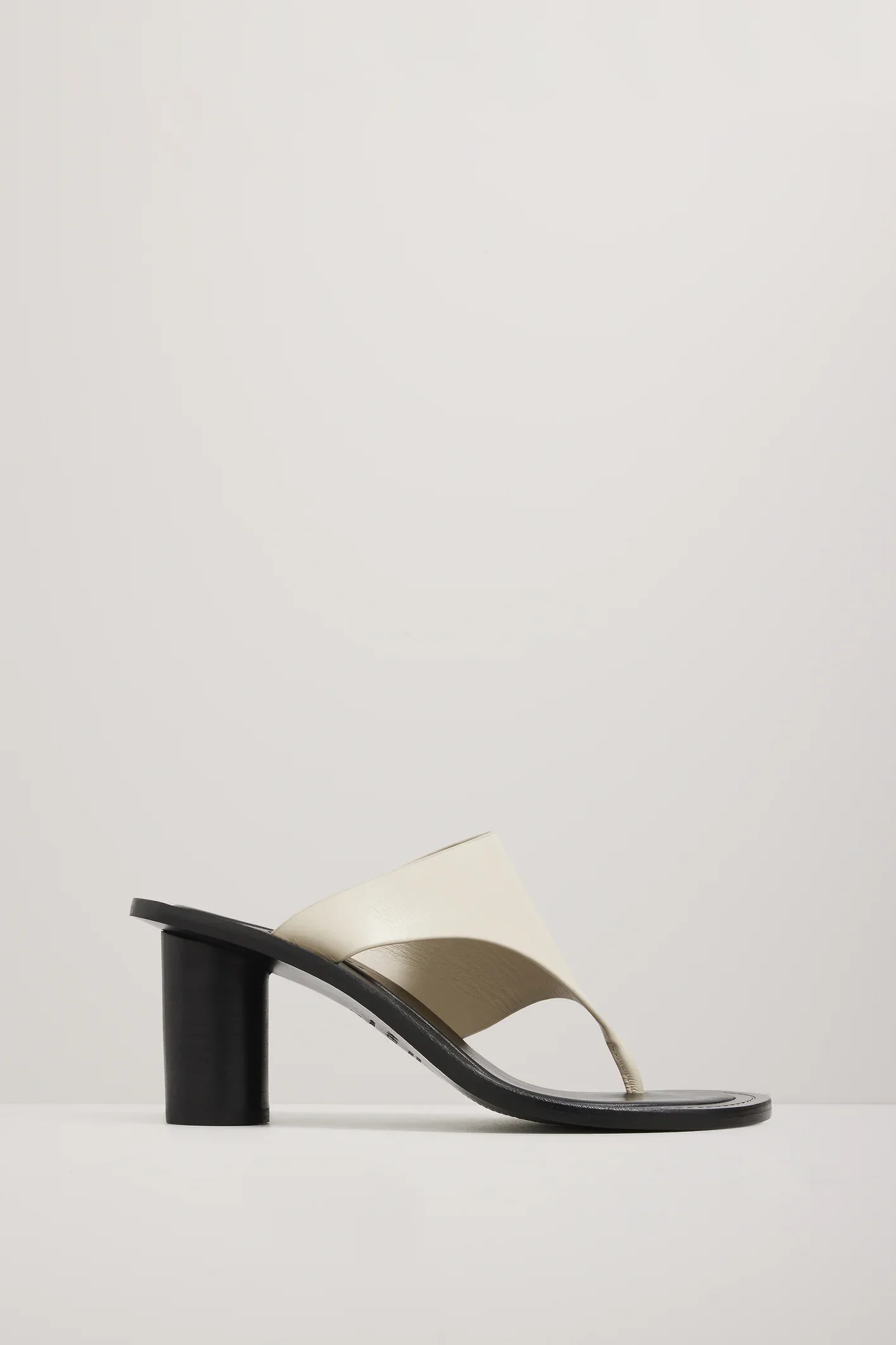 S43-Hardie_Heeled_Sandal_Eggshell-25339-A.Emery-0232.webp