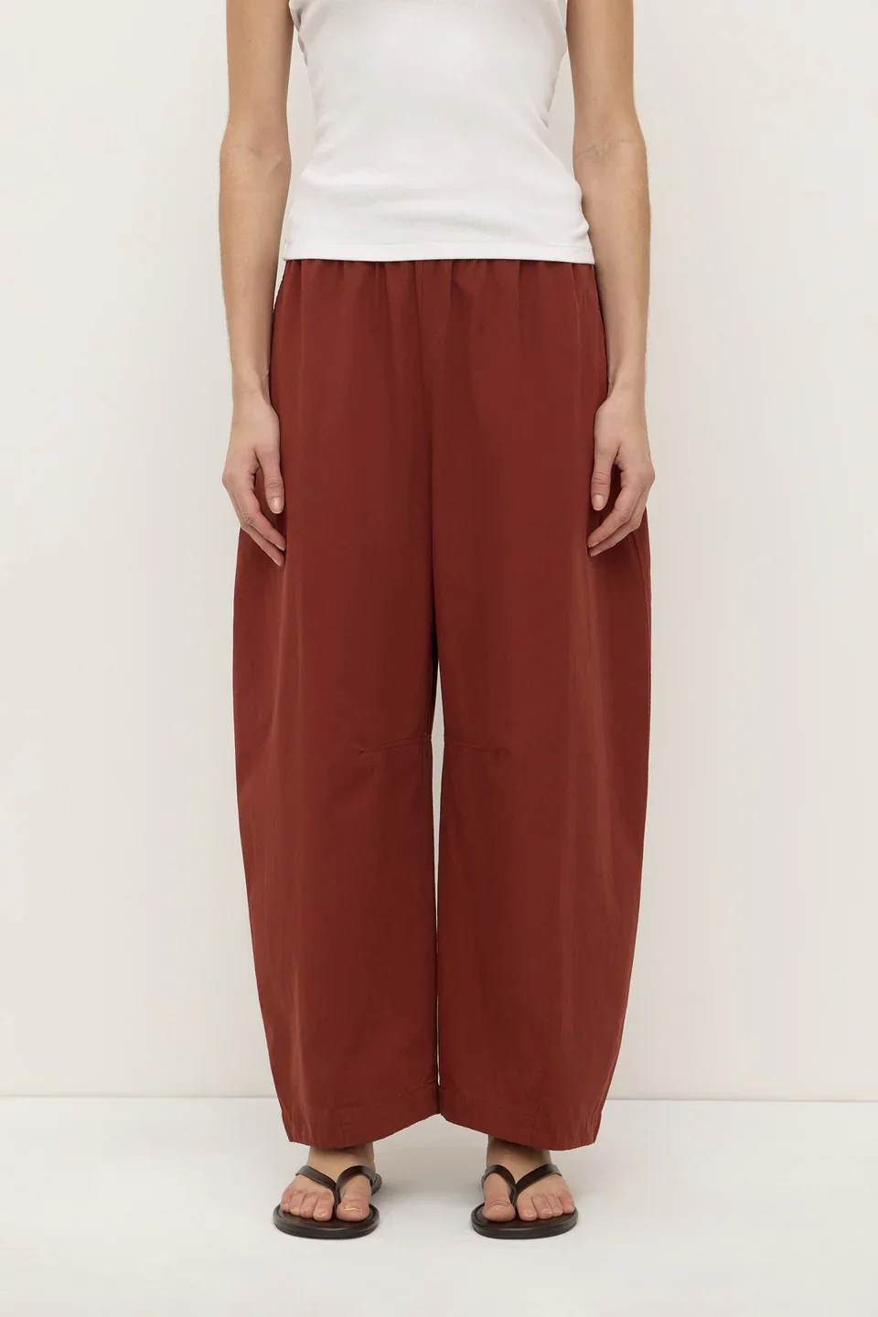 Lola_Barrel_Pant_Russet_0794_960x.webp